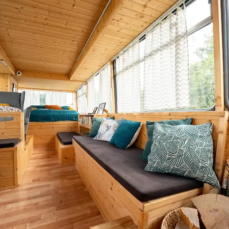 Luxury tent Autobuseek - Unique In Karosa 735