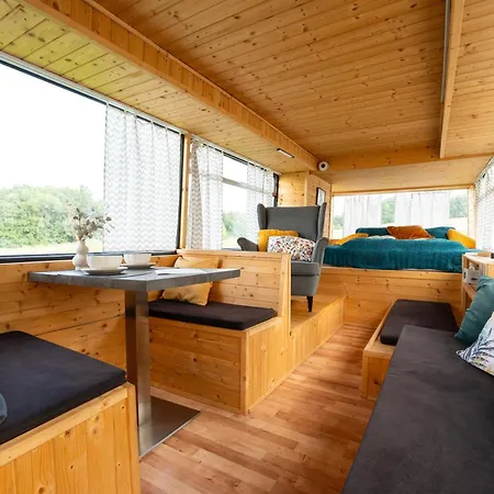 Autobuseek - Unique In Karosa 735 Luxury tent