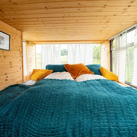 Autobuseek - Unique In Karosa 735 Luxury tent