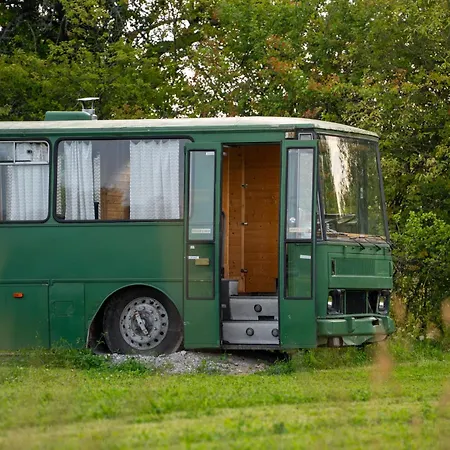 Luxury tent Autobuseek - Unique In Karosa 735