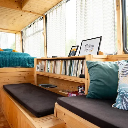 豪华帐篷 Autobuseek - Unique In Karosa 735 *